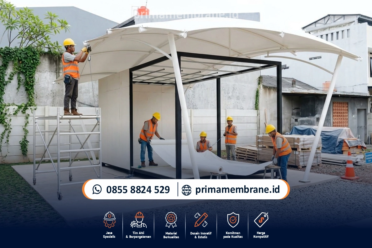 Proses instalasi membrane tensile pada struktur atap