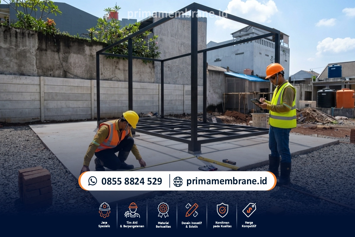 Proses pengukuran area pemasangan sebelum pekerjaan konstruksi atap membrane